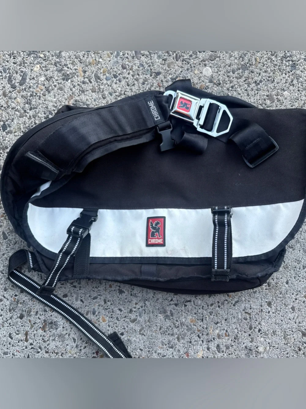 CHROME Nylon Messenger Bag Black Shoulder Cycling Commuter Bag Used